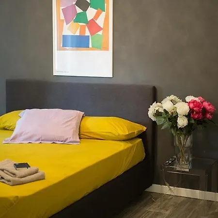 Design With Garden Apts ميلان