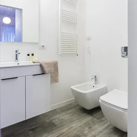 Design With Garden Apts شقة