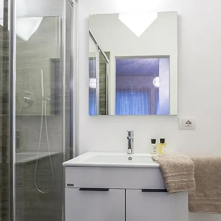 Design With Garden Apts ميلان